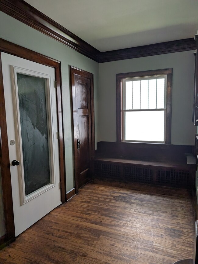 Building Photo - 505 W Green St