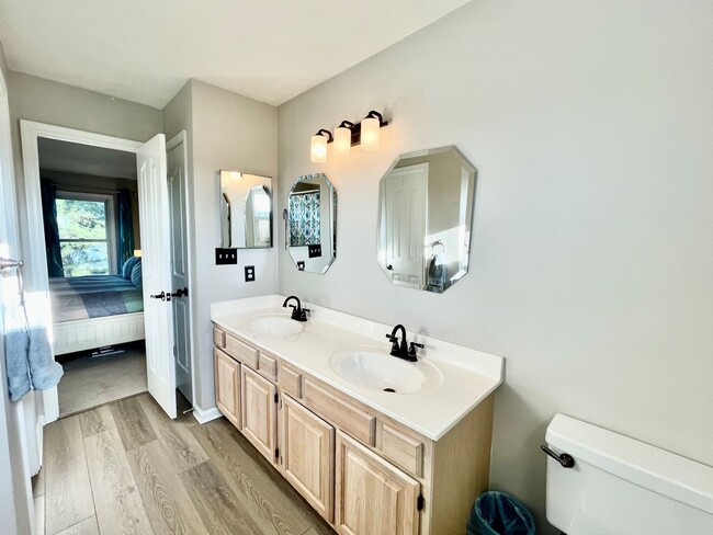 Building Photo - Ready 07-07-25!! Fantastic 4-Bedroom Home ...