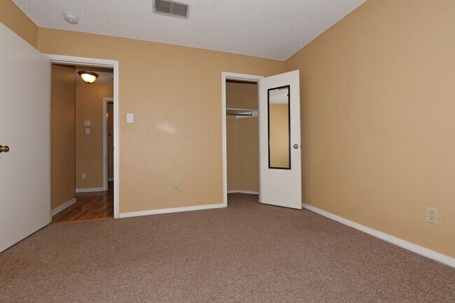 Building Photo - LARGE DECK  |  MATURE TREES  |  GREAT LOCA...
