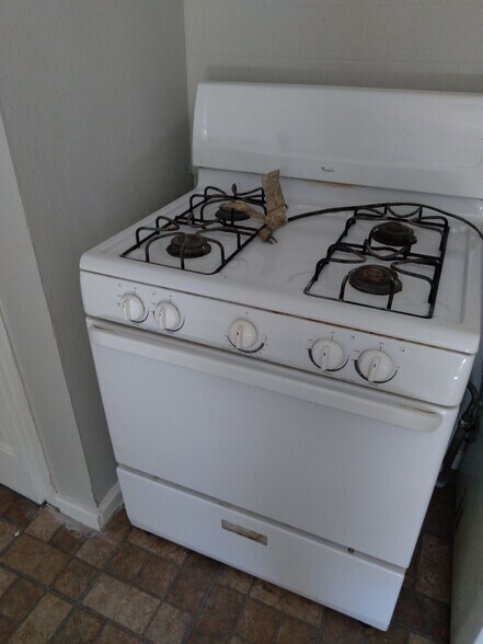 Gas Stove - 2818 S Grove St