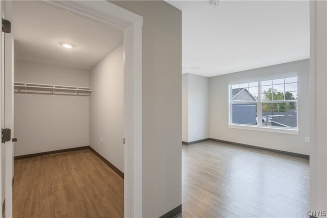 Building Photo - 11 Loso Dr