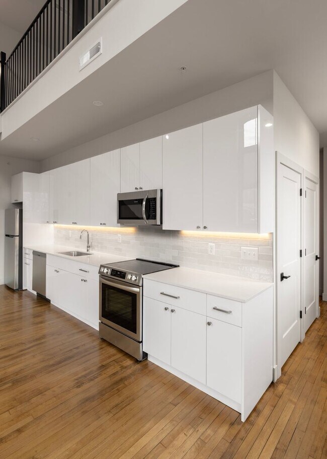 Building Photo - Burton One Bedroom Loft