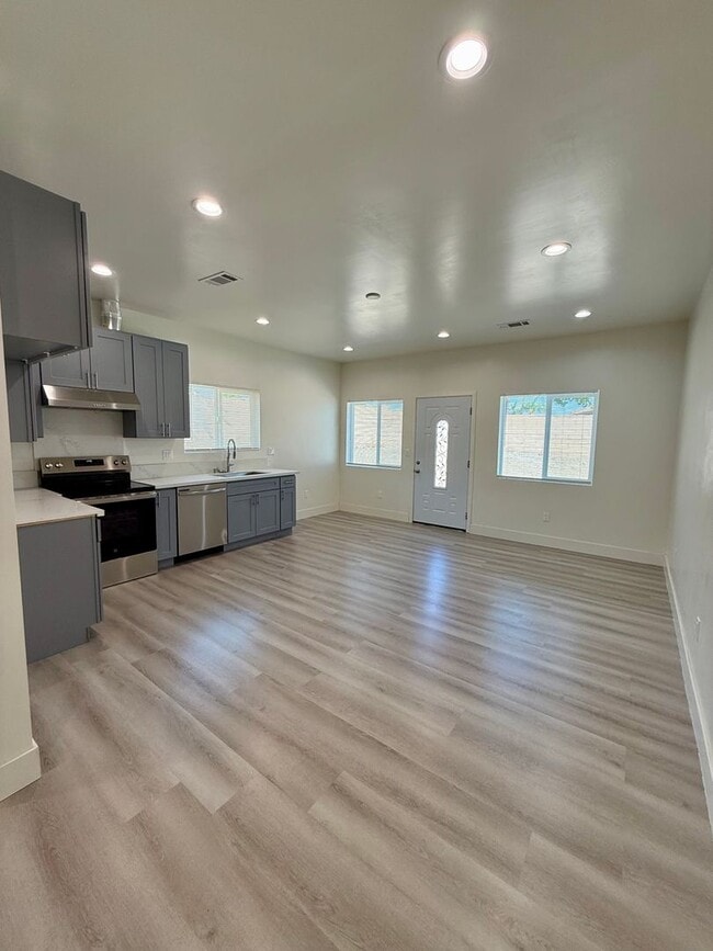 Building Photo - RINYO6696