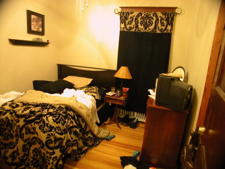 Building Photo - 220 Ontario St