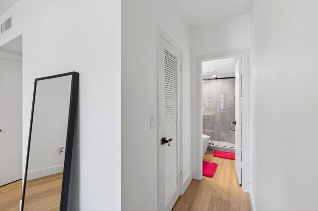 Building Photo - 50 SW 3rd Ave