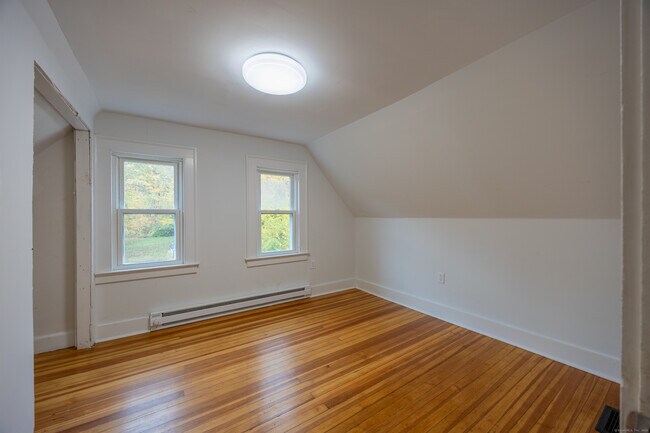 Building Photo - 215 Crystal Lake Rd
