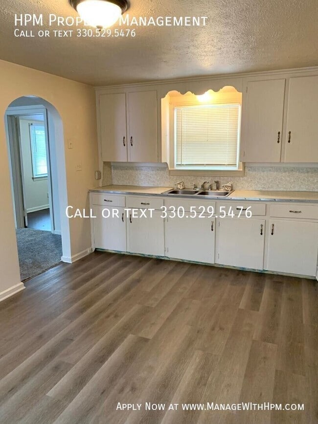 Building Photo - 625 Rainbow Dr