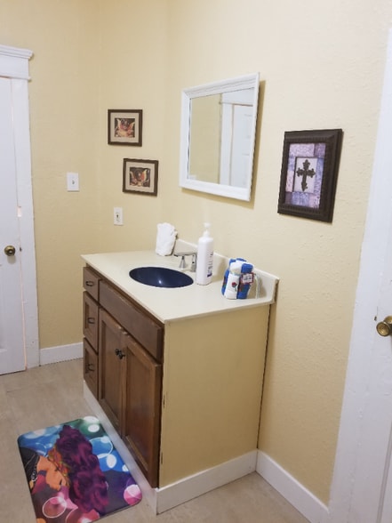 Building Photo - 3311 E 19th St