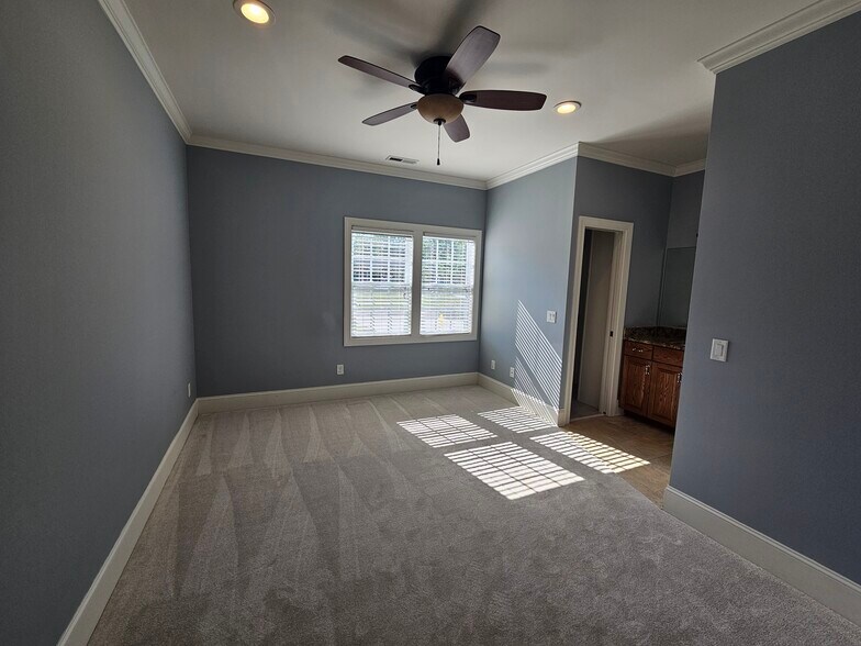 Building Photo - 621 Hadley Ct