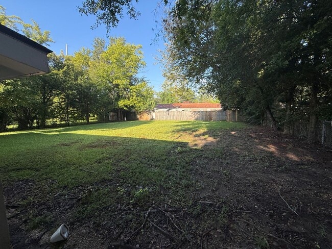 Building Photo - ** 3 Bed 1.5 Bath located off Zelda Road**...