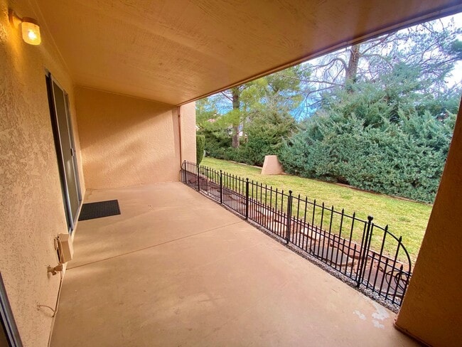 Building Photo - TOWNHOME - VILLAGE OF OAK CREEK