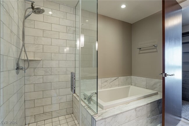 Building Photo - 4471 Dean Martin Dr