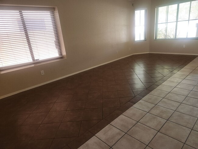 Building Photo - Spacious Home with Mountain views Near Downtown