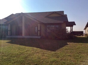 Building Photo - Duplex in South Heart