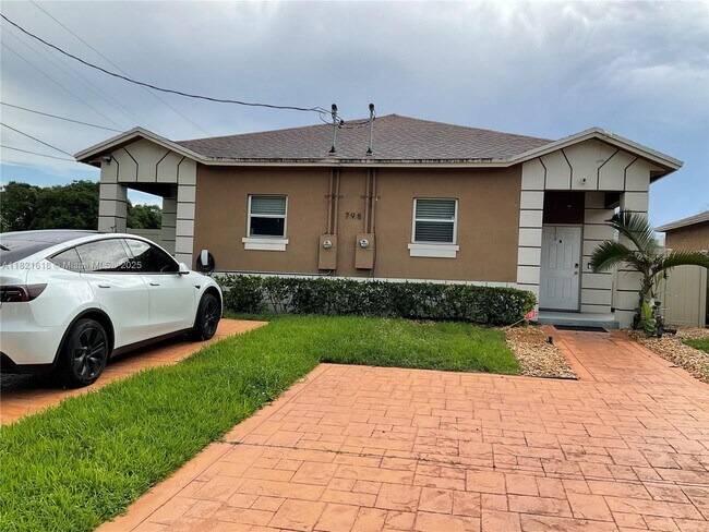 Building Photo - 798 NE 43rd St