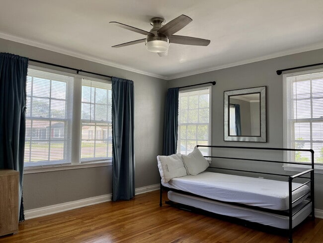 Building Photo - 2611 31st St