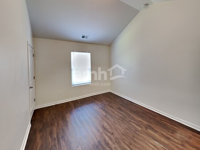 Building Photo - 306 Stable View Loop