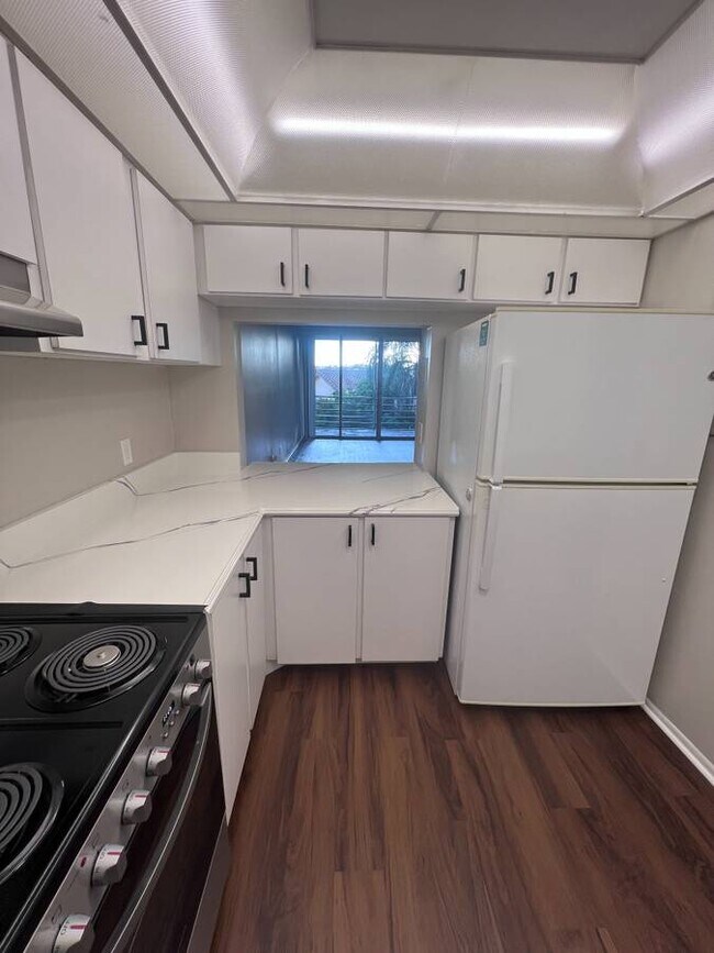 Building Photo - 9470 Live Oak Pl