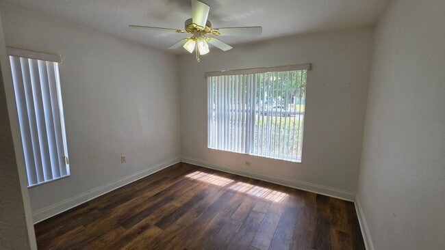Building Photo - 3 Bed, 2 Bath, 2 Car garage in The Groves at Baytree Community