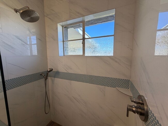 Building Photo - Spacious 4 Bed 3 Bath Single-Level Home | RV Gate | Huge Yard | Bright Open Layout