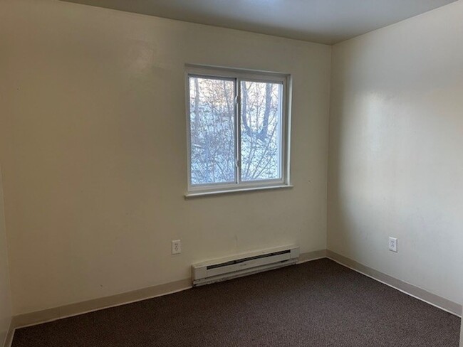 Building Photo - ALL UTILITIES INCLUDED! 2nd Floor 2 Bedroo...