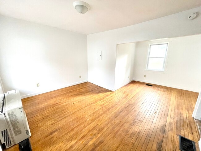 Building Photo - 167 Pleasant St