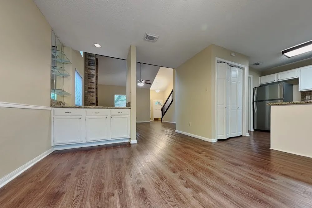 Building Photo - 11 Brentwood Oaks Ct