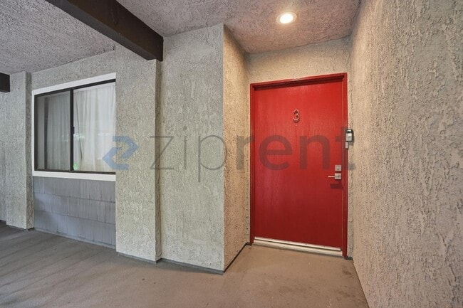 Building Photo - 743 Euclid Ave