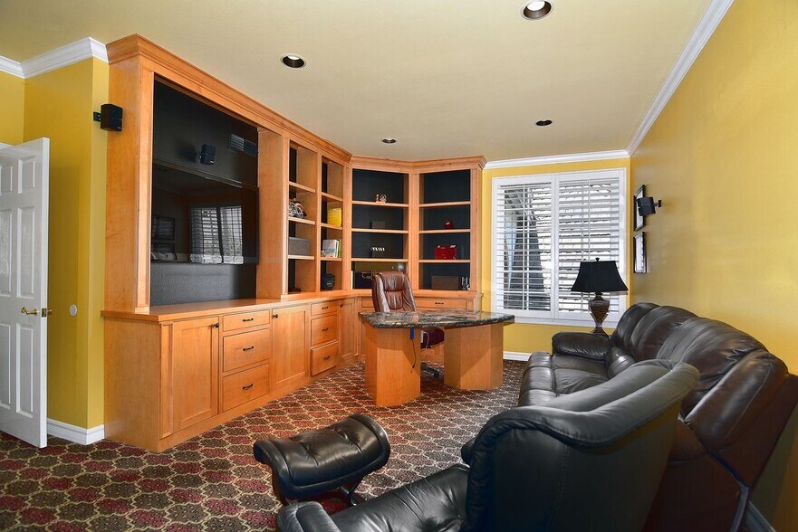 Building Photo - 29360 Castlehill Dr