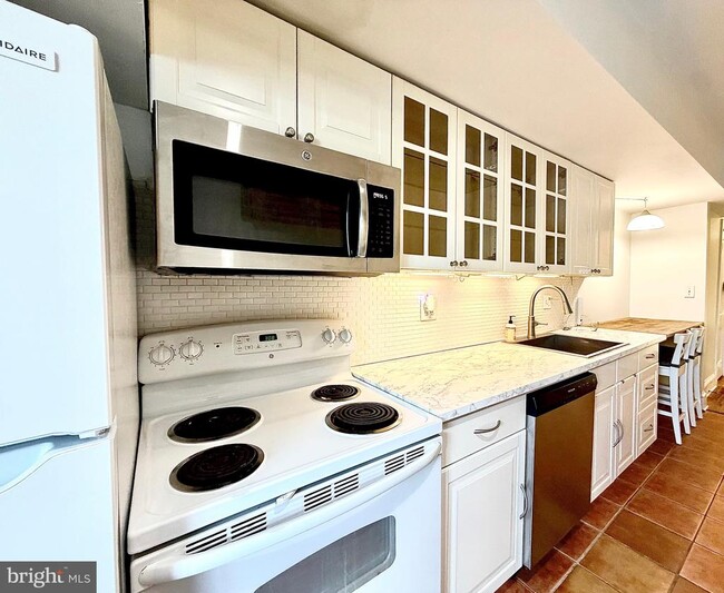 Building Photo - 1412 A St SE