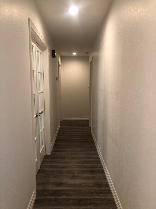 Building Photo - 135 Lakeside Dr