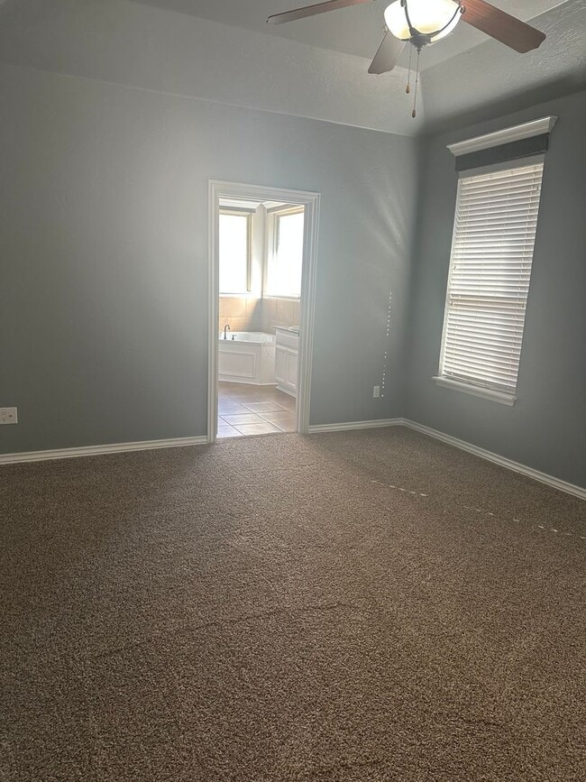 Building Photo - Home in Gated Community also In Deer Creek Schools