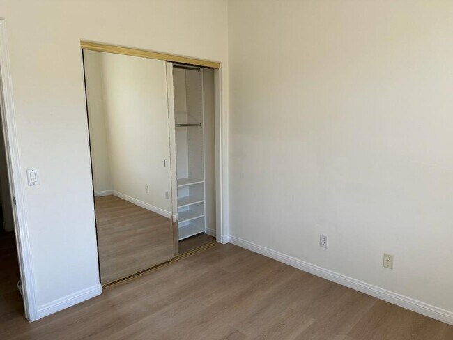 Building Photo - 3639 El Encanto Dr