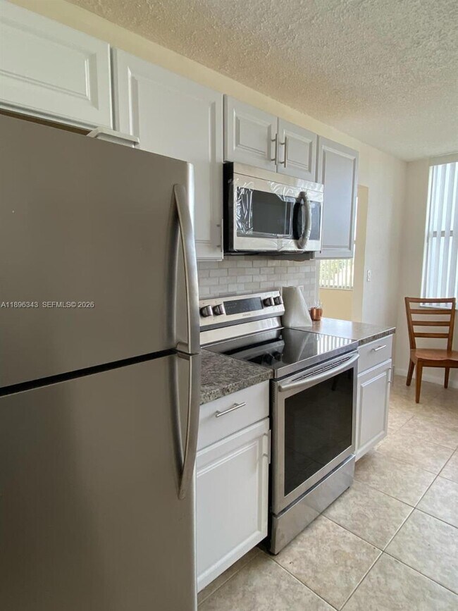 Building Photo - 1200 NE Miami Gardens Dr