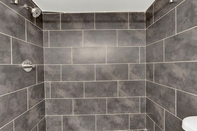 Building Photo - Move In Special! Stunning 3-Bedroom Home w...