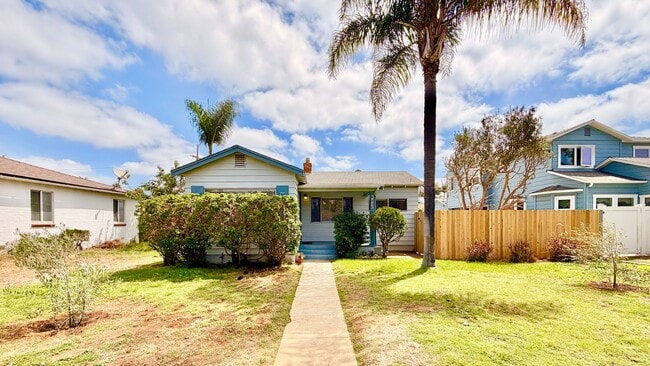 Building Photo - Darling Single Story Home, Blocks from the Beach, Amazing Location, & Close to Everything!