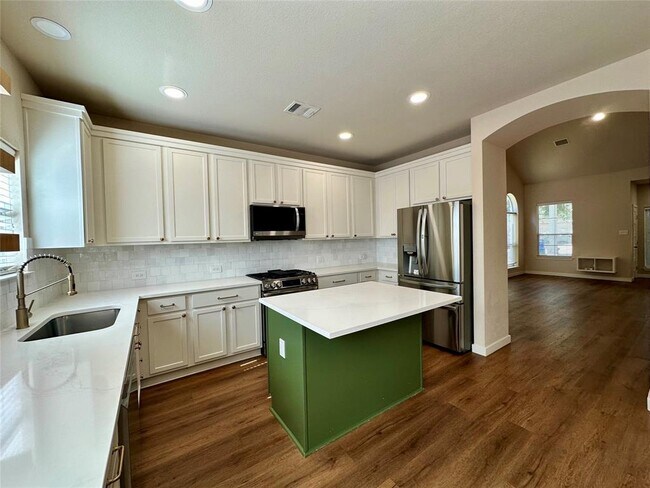 Building Photo - 10501 Wylie Dr