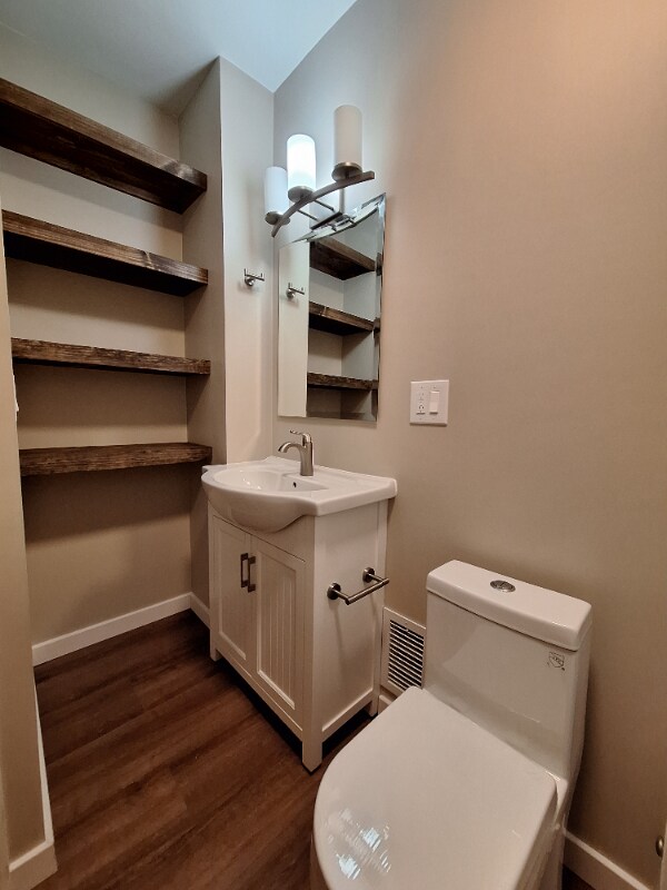 Building Photo - 10 Euclid Ave