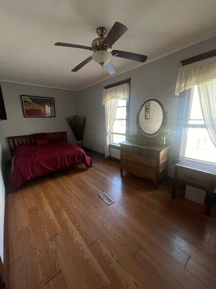 Building Photo - 830 Plymouth Ave