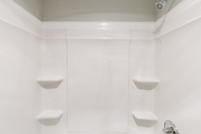 Building Photo - 3 Bedroom with 2 living rooms