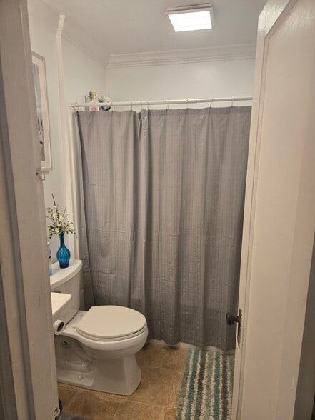 Ground Floor Bathroom - 6351 Broadway St