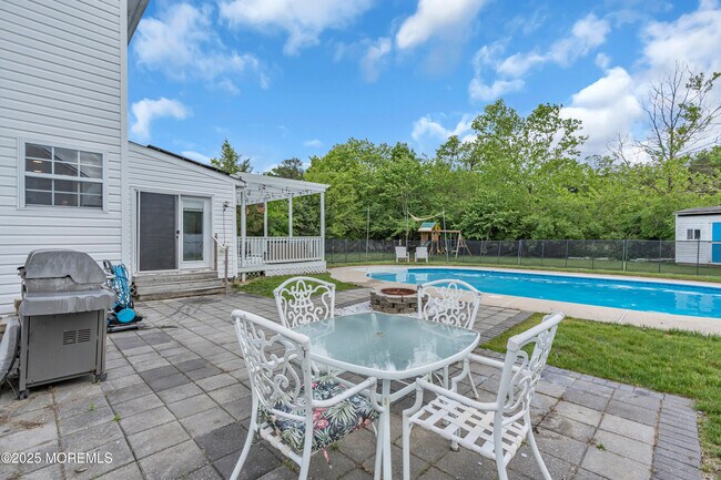 Building Photo - 210 Wingate Ct