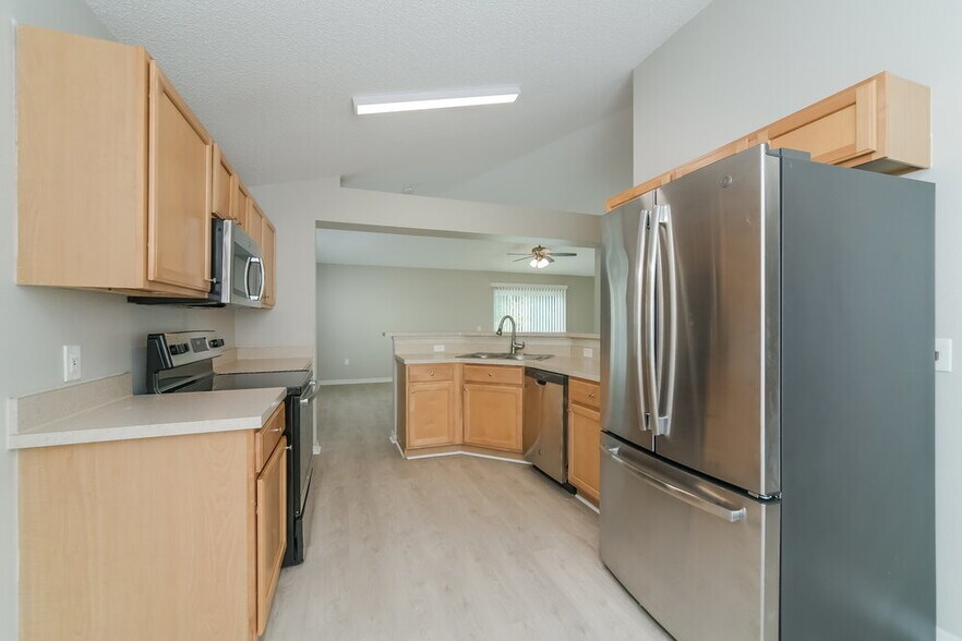 Building Photo - 3235 Hunters Chase Loop