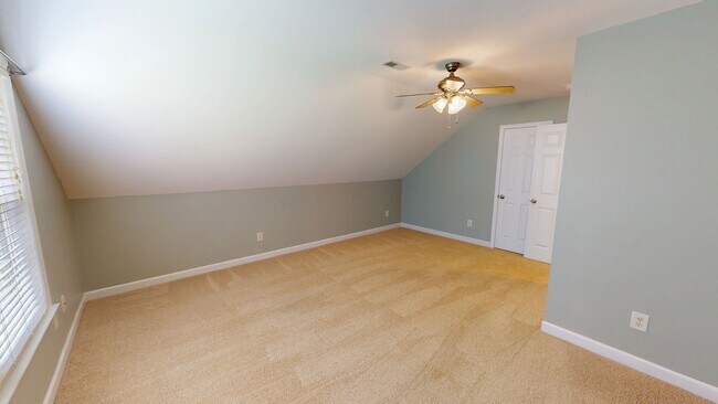 Building Photo - 5 Bedrooms with Golf Course Views in Carolina Lakes!