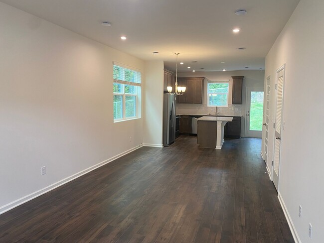 Building Photo - Brand New End Unit in Tulip Hills