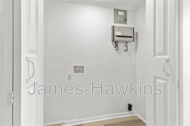 Building Photo - 4037 Oak St