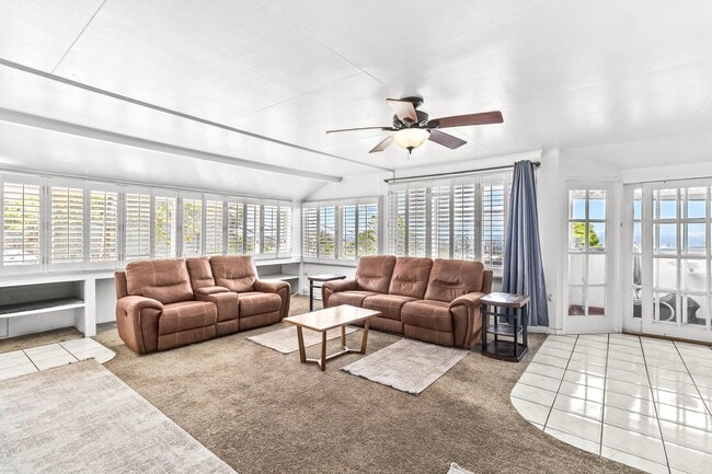 Building Photo - Charming 2BR/1BA Home with Stunning Ocean ...