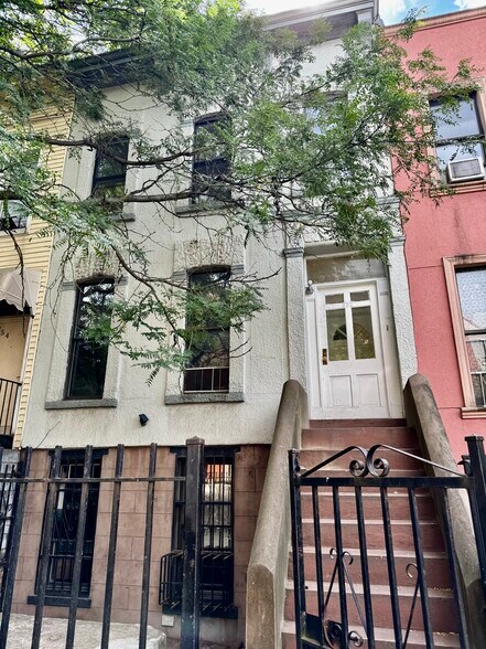 Primary Photo - 352 49th St