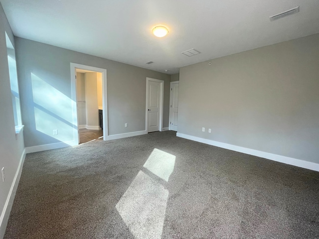 Building Photo - Beautiful 3 Bedroom Townhome in Delmont, P...