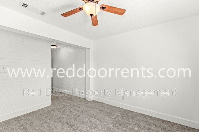 Building Photo - 957 Woodhill Dr